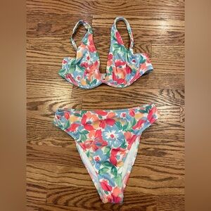 Hollister Curvy High Leg High Waist floral bikini